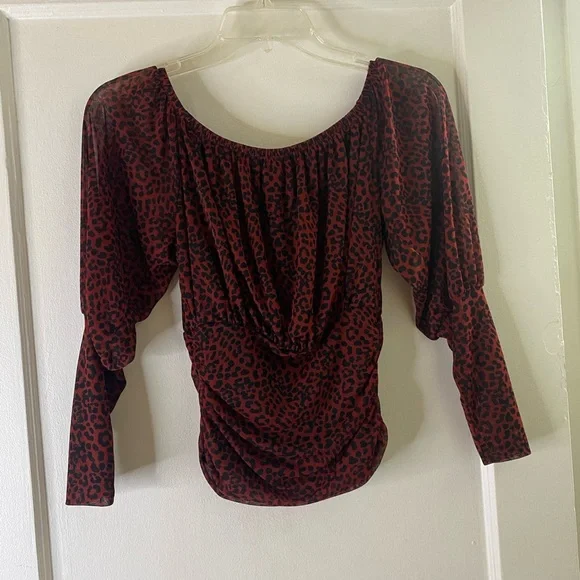 Express blouse XS perfect date night attire red and black cheetah pattern - Picture 3 of 4